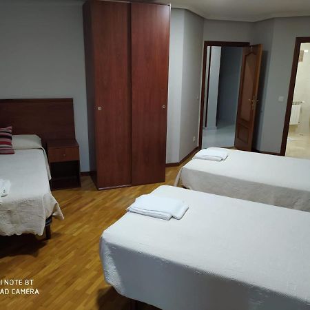 Hostal Cerecedo Leon Bagian luar foto