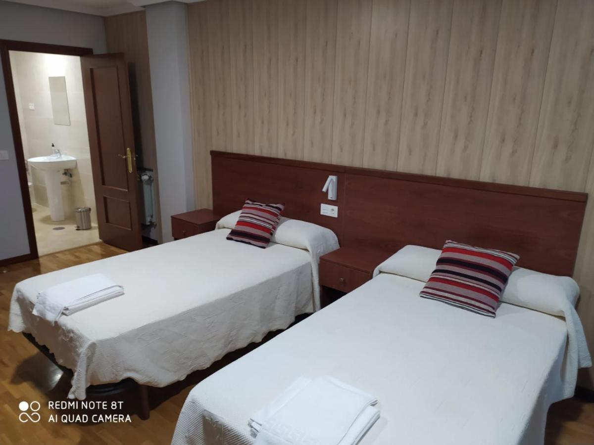 Hostal Cerecedo Leon Bagian luar foto