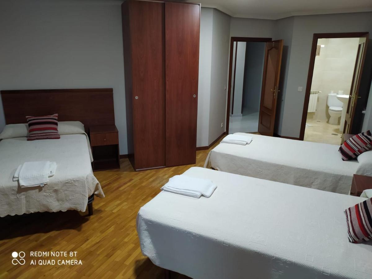 Hostal Cerecedo Leon Bagian luar foto