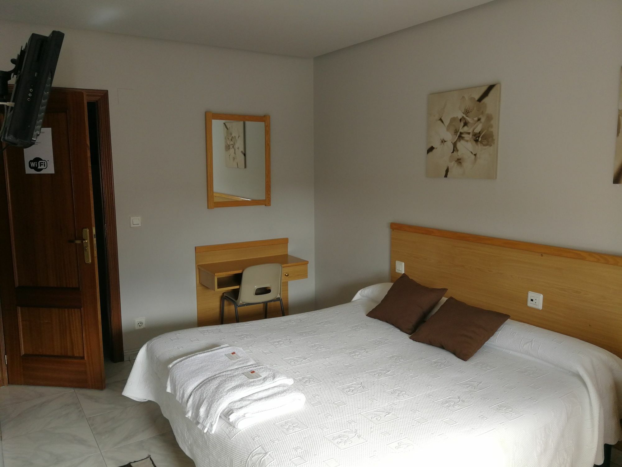 Hostal Cerecedo Leon Bagian luar foto