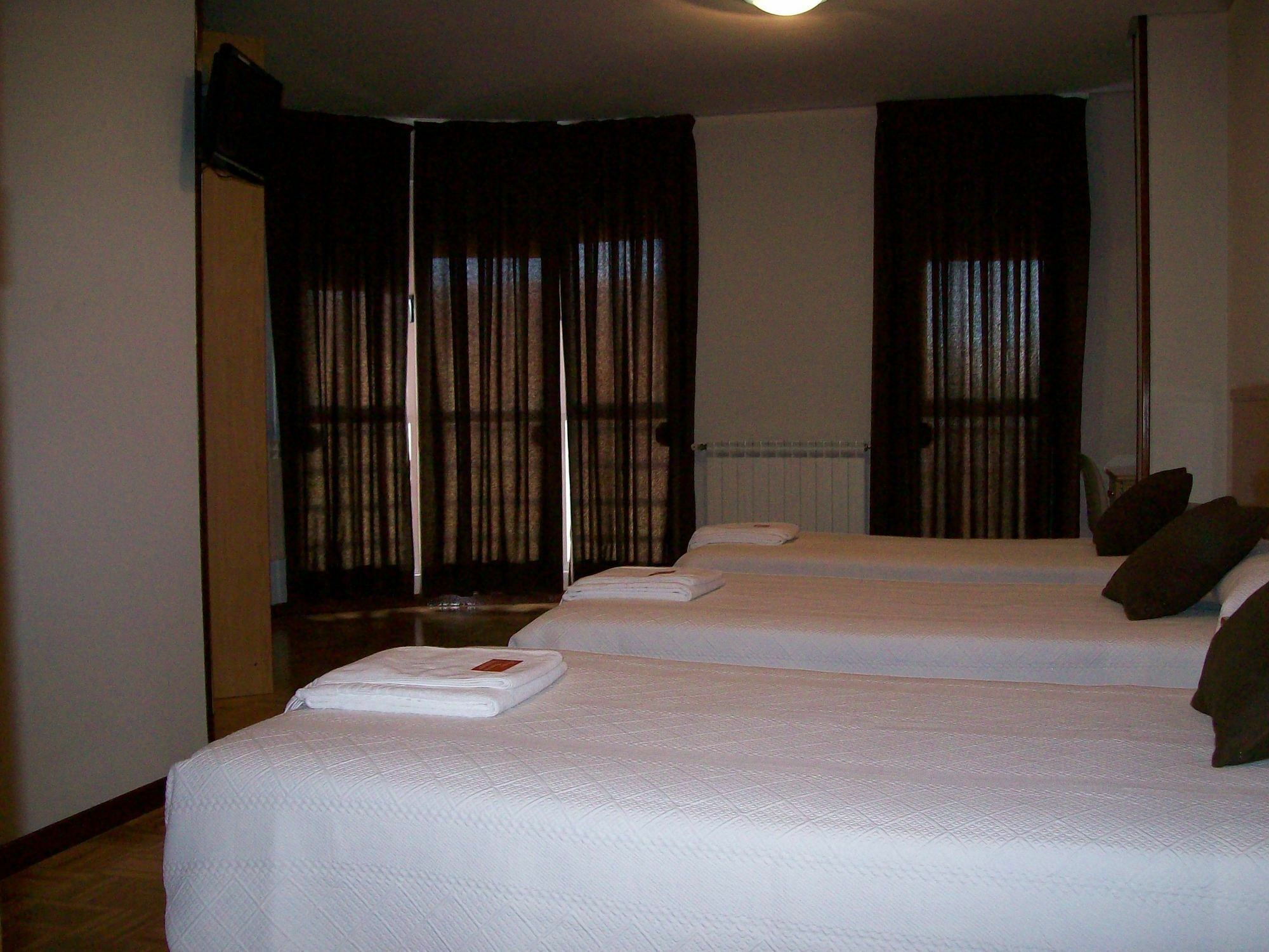 Hostal Cerecedo Leon Bagian luar foto