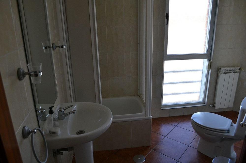 Hostal Cerecedo Leon Bagian luar foto